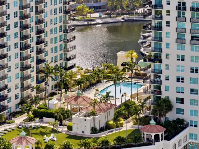 2-bedroom condo for sale in Fort Lauderdale - 610 W LAS OLAS Boulevard 1118N - MondialRealty