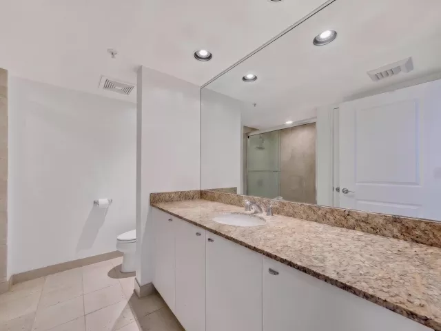 2-bedroom condo for sale in Fort Lauderdale - 610 W LAS OLAS Boulevard 1118N - MondialRealty