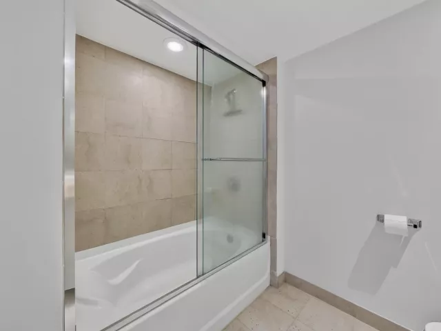 2-bedroom condo for sale in Fort Lauderdale - 610 W LAS OLAS Boulevard 1118N - MondialRealty