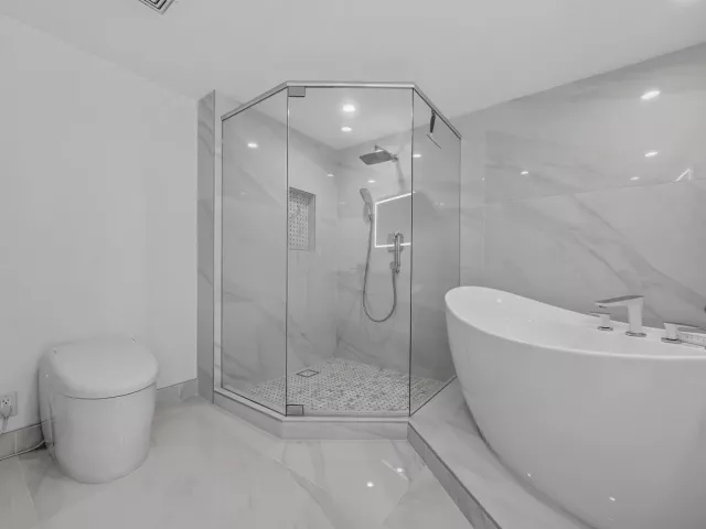 2-bedroom condo for sale in Fort Lauderdale - 610 W LAS OLAS Boulevard 1118N - MondialRealty