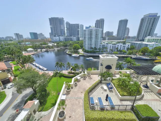 2-bedroom condo for sale in Fort Lauderdale - 610 W LAS OLAS Boulevard 1118N - MondialRealty