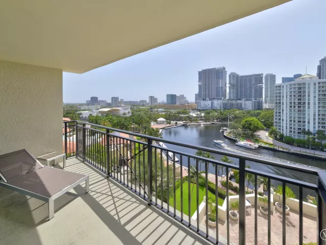 2-bedroom condo for sale in Fort Lauderdale - 610 W LAS OLAS Boulevard 1118N - MondialRealty
