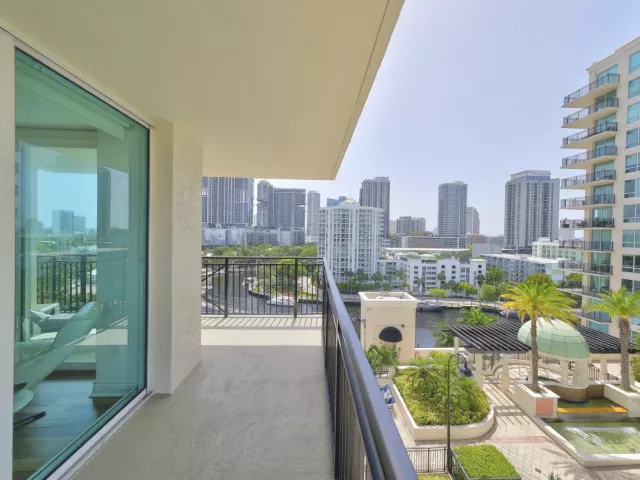 2-bedroom condo for sale in Fort Lauderdale - 610 W LAS OLAS Boulevard 1118N - MondialRealty