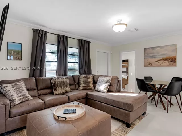 4-bedroom home for rent in Homestead - 1075 NE 12 AVE 1075 - MondialRealty