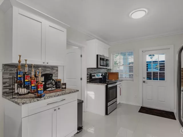 4-bedroom home for rent in Homestead - 1075 NE 12 AVE 1075 - MondialRealty