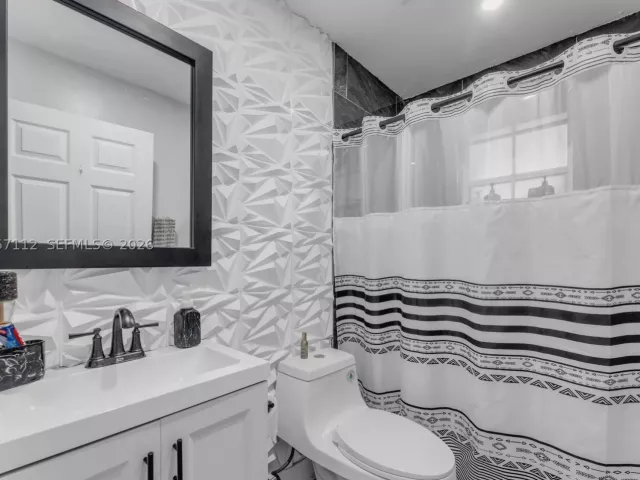 4-bedroom home for sale in Miami - 14316 SW 159th Ter - MondialRealty