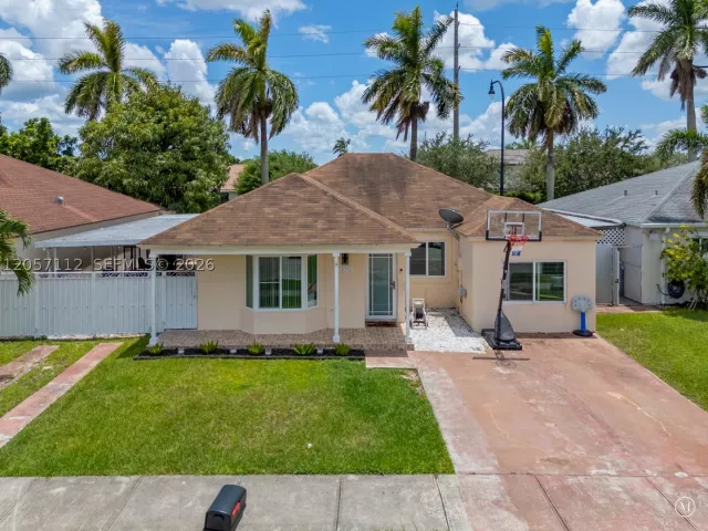 4-bedroom home for sale in Miami - 14316 SW 159th Ter - MondialRealty