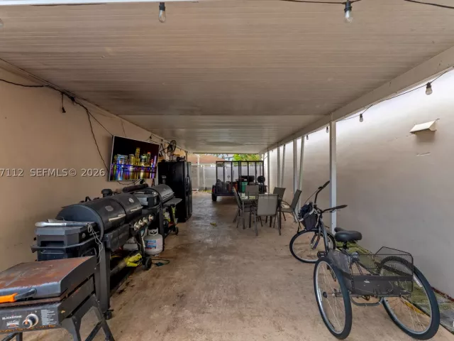 4-bedroom home for sale in Miami - 14316 SW 159th Ter - MondialRealty
