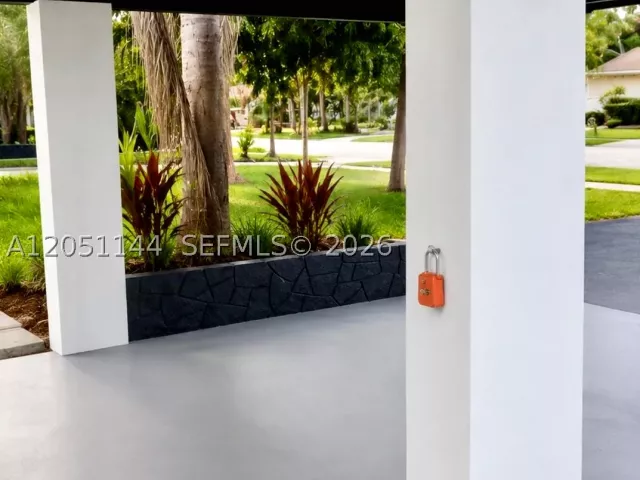 3-bedroom home for sale in Fort Lauderdale - 3430 SW 17th St - MondialRealty