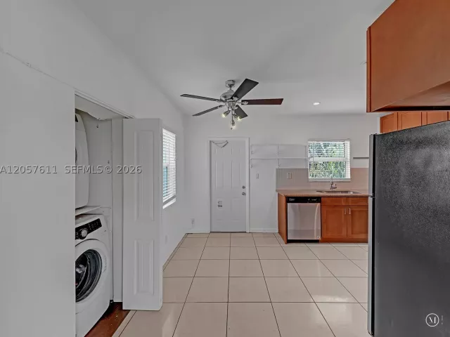 3-bedroom home for sale in Fort Lauderdale - 1636 NE 15th Ave - MondialRealty