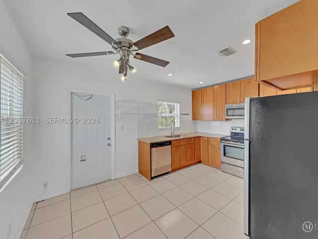 3-bedroom home for sale in Fort Lauderdale - 1636 NE 15th Ave - MondialRealty