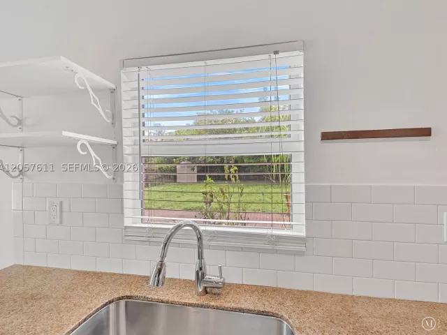 3-bedroom home for sale in Fort Lauderdale - 1636 NE 15th Ave - MondialRealty
