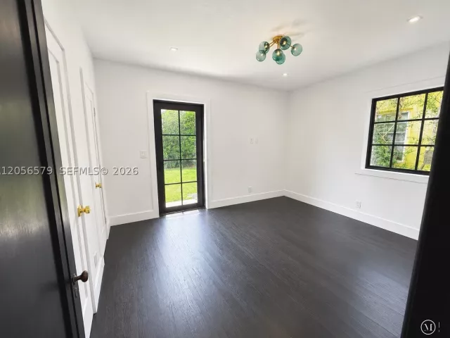 2-bedroom home for sale in Coral Gables - 1213 Aguila Ave - MondialRealty
