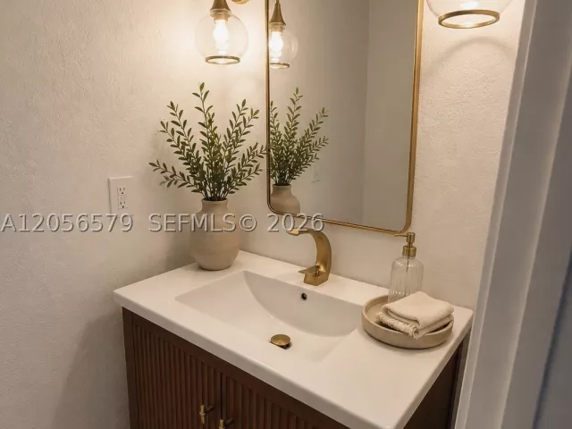 2-bedroom home for sale in Coral Gables - 1213 Aguila Ave - MondialRealty