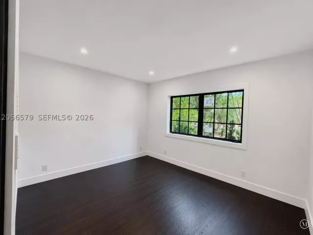 2-bedroom home for sale in Coral Gables - 1213 Aguila Ave - MondialRealty