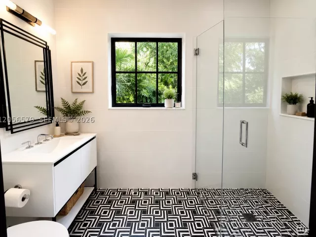 2-bedroom home for sale in Coral Gables - 1213 Aguila Ave - MondialRealty