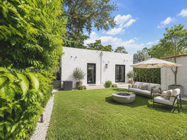 2-bedroom home for sale in Coral Gables - 1213 Aguila Ave - MondialRealty