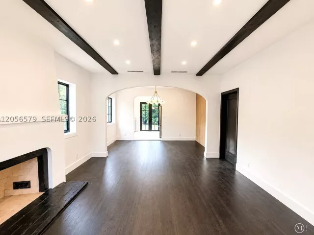 2-bedroom home for sale in Coral Gables - 1213 Aguila Ave - MondialRealty