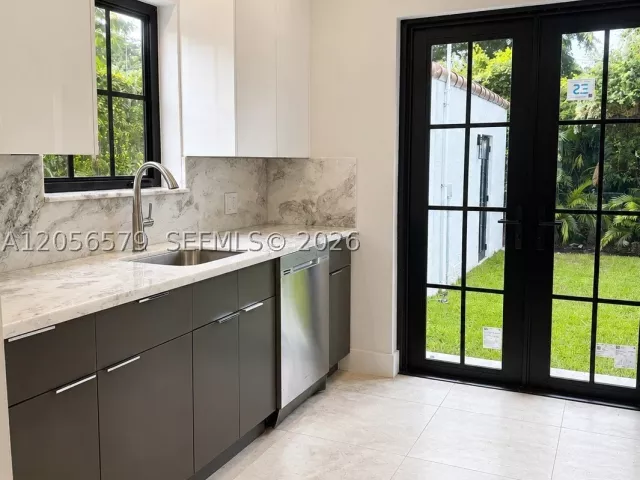 2-bedroom home for sale in Coral Gables - 1213 Aguila Ave - MondialRealty