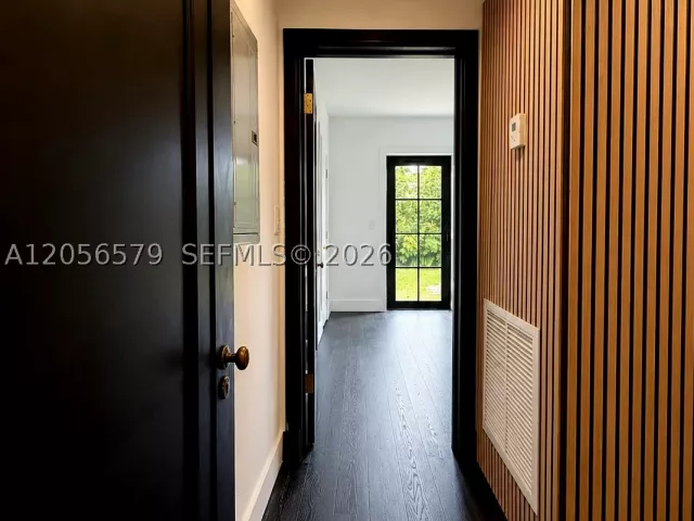 2-bedroom home for sale in Coral Gables - 1213 Aguila Ave - MondialRealty