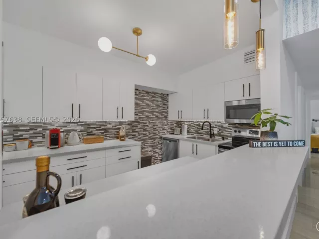3-bedroom home for rent in Miami - 1800 SW 5th Ave n/a - MondialRealty