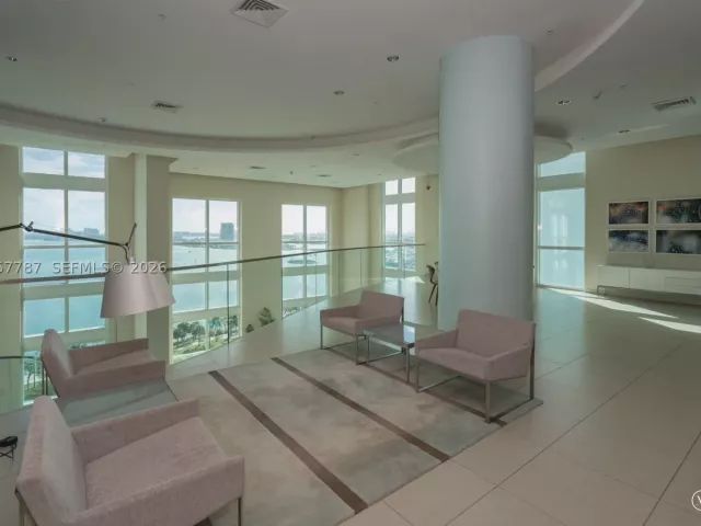 3-bedroom condo for rent in Miami - 1900 N Bayshore Dr 3612 - MondialRealty