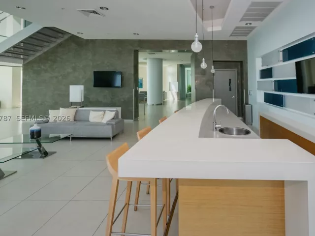 3-bedroom condo for rent in Miami - 1900 N Bayshore Dr 3612 - MondialRealty