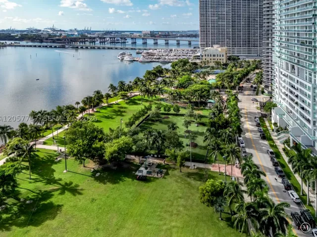 3-bedroom condo for rent in Miami - 1900 N Bayshore Dr 3612 - MondialRealty