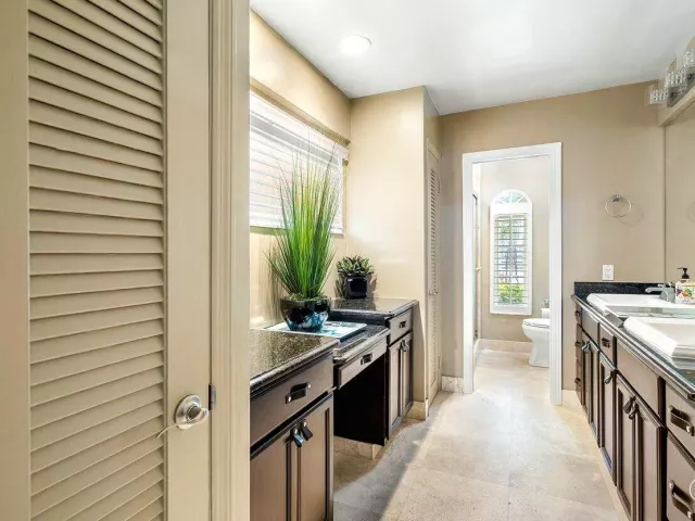 4-bedroom home for sale in Fort Lauderdale - 41 Castle Harbor Isle Drive - MondialRealty