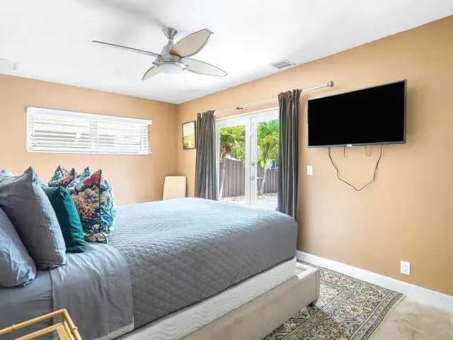 4-bedroom home for sale in Fort Lauderdale - 41 Castle Harbor Isle Drive - MondialRealty