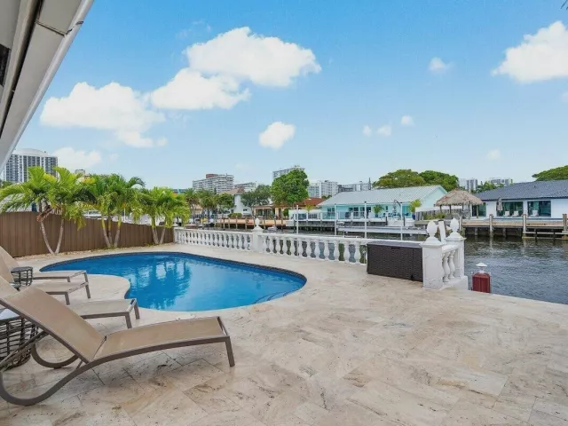 4-bedroom home for sale in Fort Lauderdale - 41 Castle Harbor Isle Drive - MondialRealty