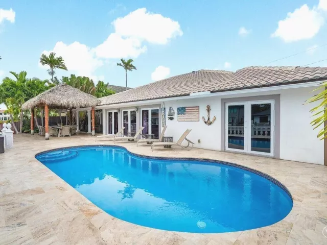 4-bedroom home for sale in Fort Lauderdale - 41 Castle Harbor Isle Drive - MondialRealty