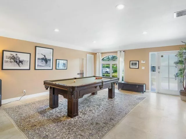 4-bedroom home for sale in Fort Lauderdale - 41 Castle Harbor Isle Drive - MondialRealty