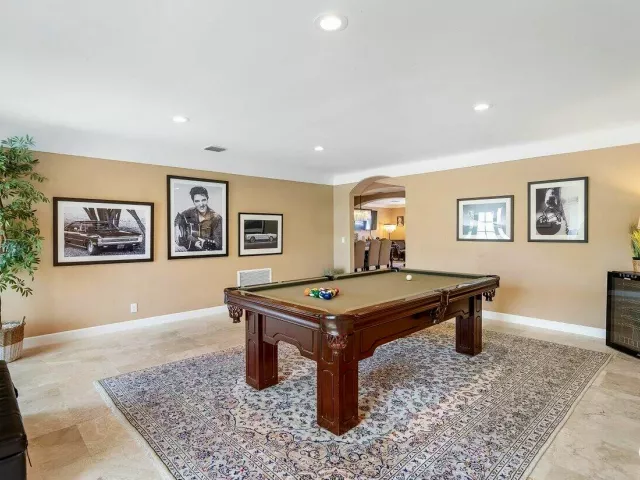4-bedroom home for sale in Fort Lauderdale - 41 Castle Harbor Isle Drive - MondialRealty