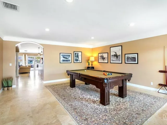 4-bedroom home for sale in Fort Lauderdale - 41 Castle Harbor Isle Drive - MondialRealty