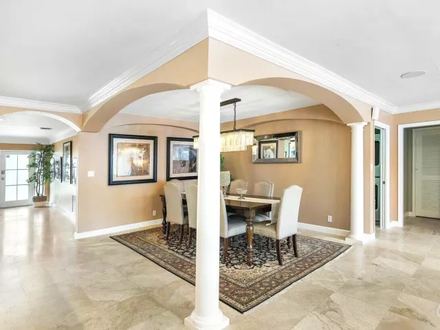 4-bedroom home for sale in Fort Lauderdale - 41 Castle Harbor Isle Drive - MondialRealty
