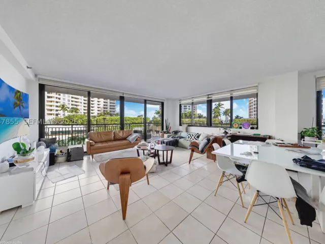 2-bedroom condo for sale in Miami - 540 Brickell Key Dr 608 - MondialRealty