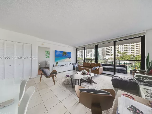 2-bedroom condo for sale in Miami - 540 Brickell Key Dr 608 - MondialRealty