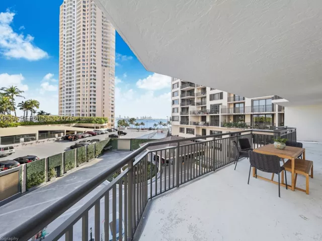 2-bedroom condo for sale in Miami - 540 Brickell Key Dr 608 - MondialRealty