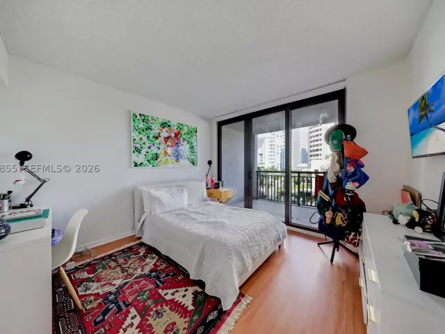 2-bedroom condo for sale in Miami - 540 Brickell Key Dr 608 - MondialRealty