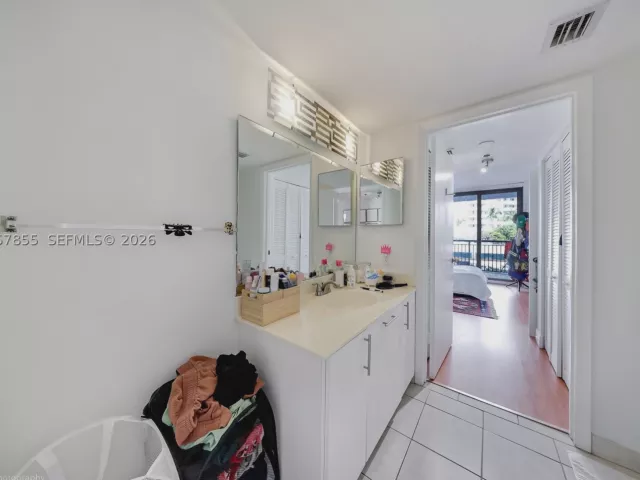 2-bedroom condo for sale in Miami - 540 Brickell Key Dr 608 - MondialRealty
