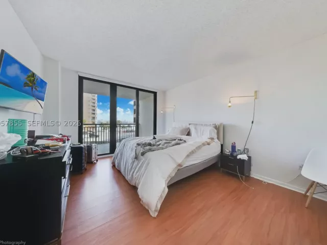 2-bedroom condo for sale in Miami - 540 Brickell Key Dr 608 - MondialRealty