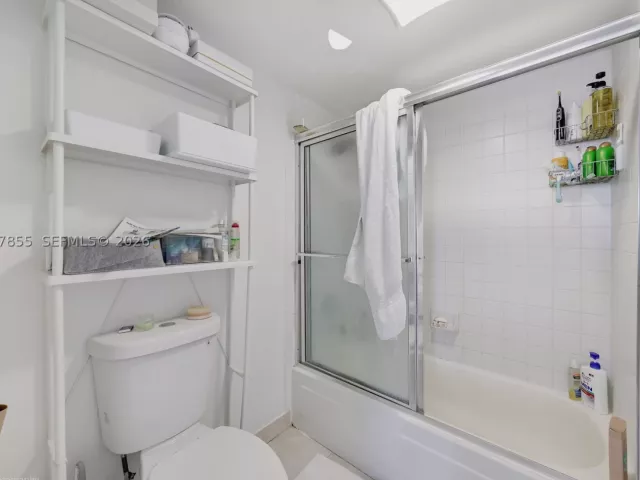 2-bedroom condo for sale in Miami - 540 Brickell Key Dr 608 - MondialRealty