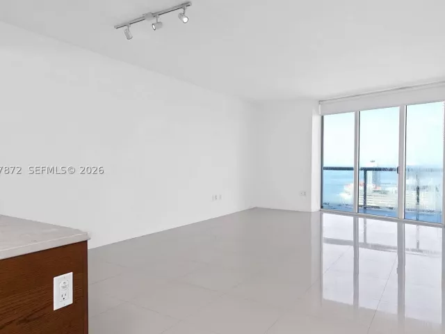 1-bedroom condo for sale in Miami - 495 Brickell Ave 5007 - MondialRealty