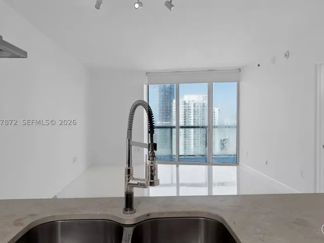 1-bedroom condo for sale in Miami - 495 Brickell Ave 5007 - MondialRealty