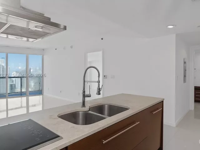 1-bedroom condo for sale in Miami - 495 Brickell Ave 5007 - MondialRealty