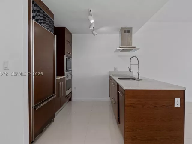 1-bedroom condo for sale in Miami - 495 Brickell Ave 5007 - MondialRealty