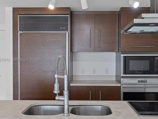 1-bedroom condo for sale in Miami - 495 Brickell Ave 5007 - MondialRealty