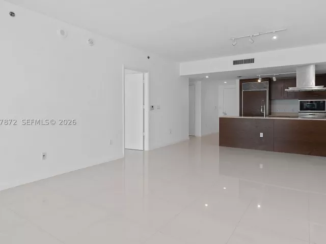 1-bedroom condo for sale in Miami - 495 Brickell Ave 5007 - MondialRealty