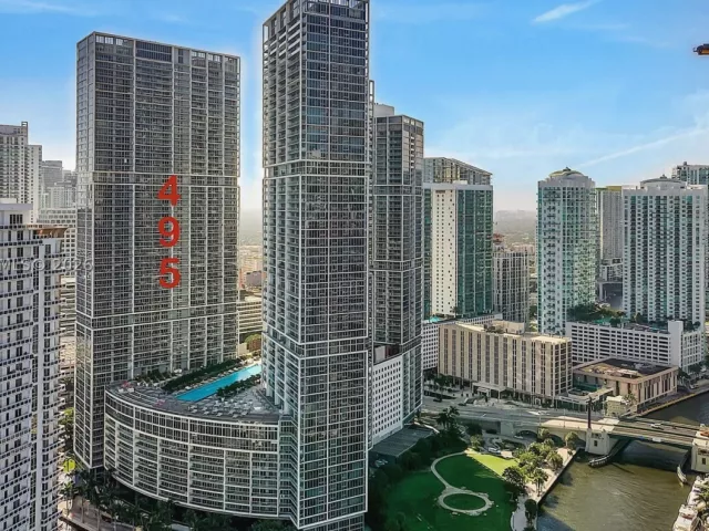1-bedroom condo for sale in Miami - 495 Brickell Ave 5007 - MondialRealty